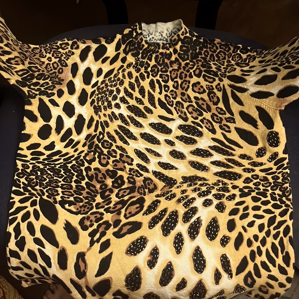 Used long sleeve leopard 🐆 top